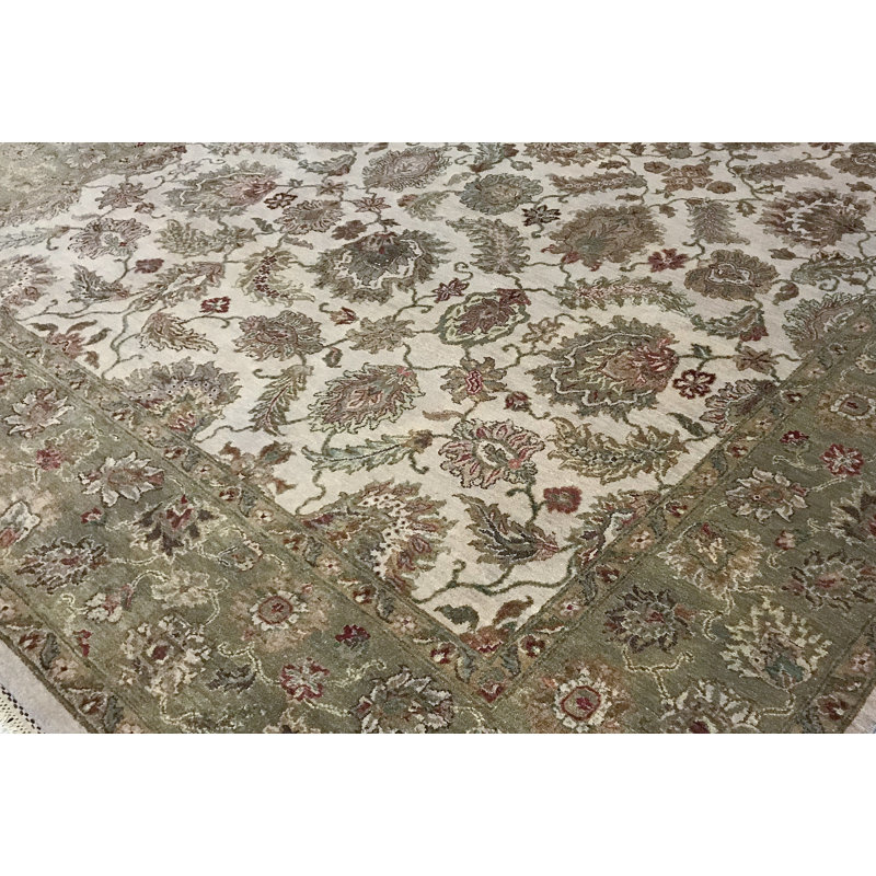 Tapis ivoire et vert clair noué à la main de haute qualité