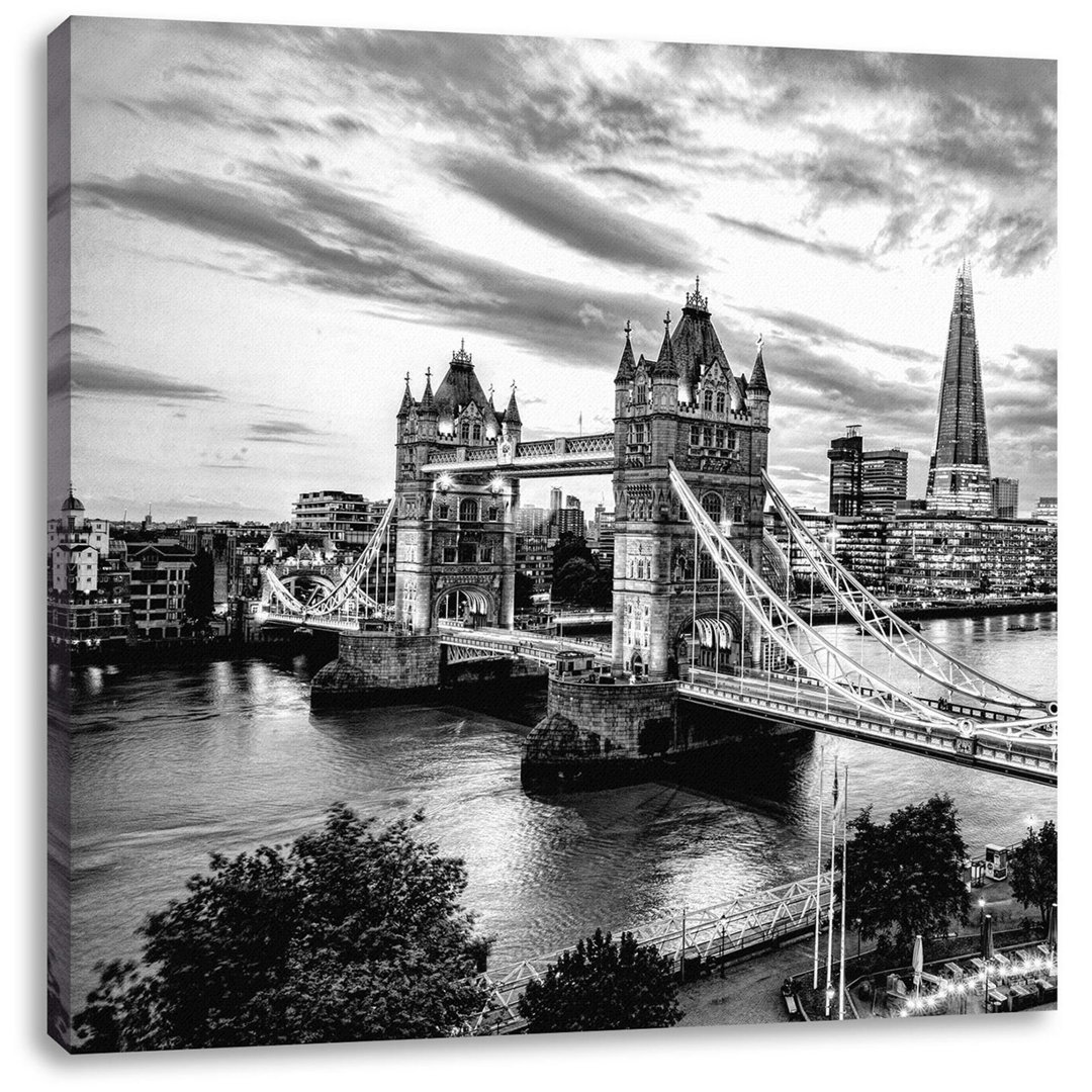 Leinwandbild Beleuchtete Tower Bridge am Abend