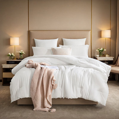 White King Size Dotted Duvet Insert. An extra-warm and thick quilt for autumn and winter, yet versatile for all-season use. Ideal for home bedrooms. A fluffy and cozy Christmas gift.