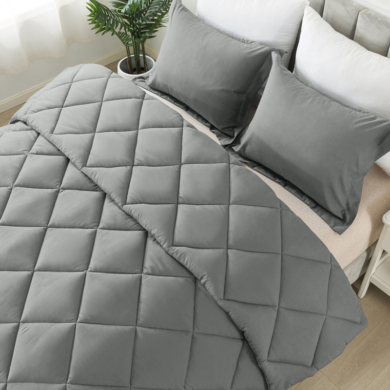 Diamond lattice three-piece Comforter Set, Light Grey, King Comforter + 2 King Shams