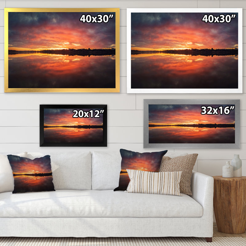 «Bold Sunset Panorama over Delia Lake» - photographie sur toile, H 24 po x l 32 po, Cadre photo blanc