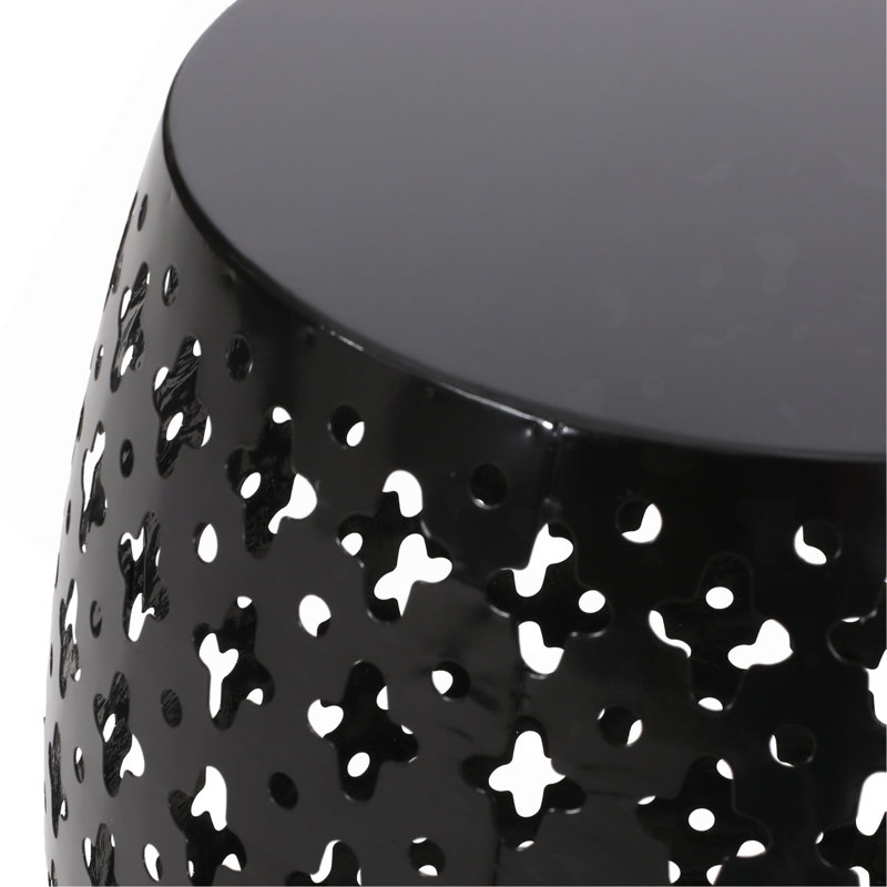 Table de bout en métal avec des lignes épurées et précises, Noir