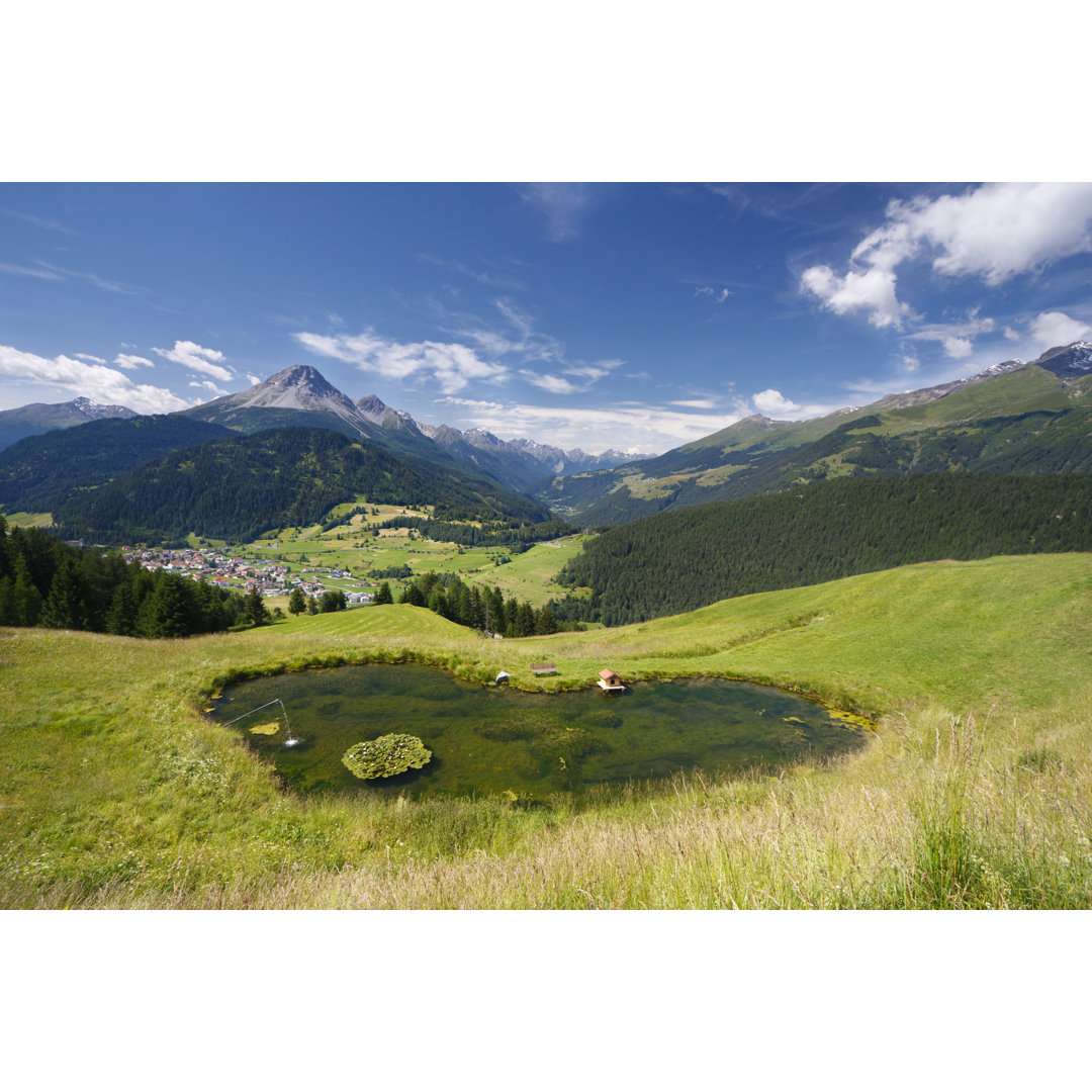 Heart Shaped Lake von MichaelUtech - Kunstdrucke auf Leinwand