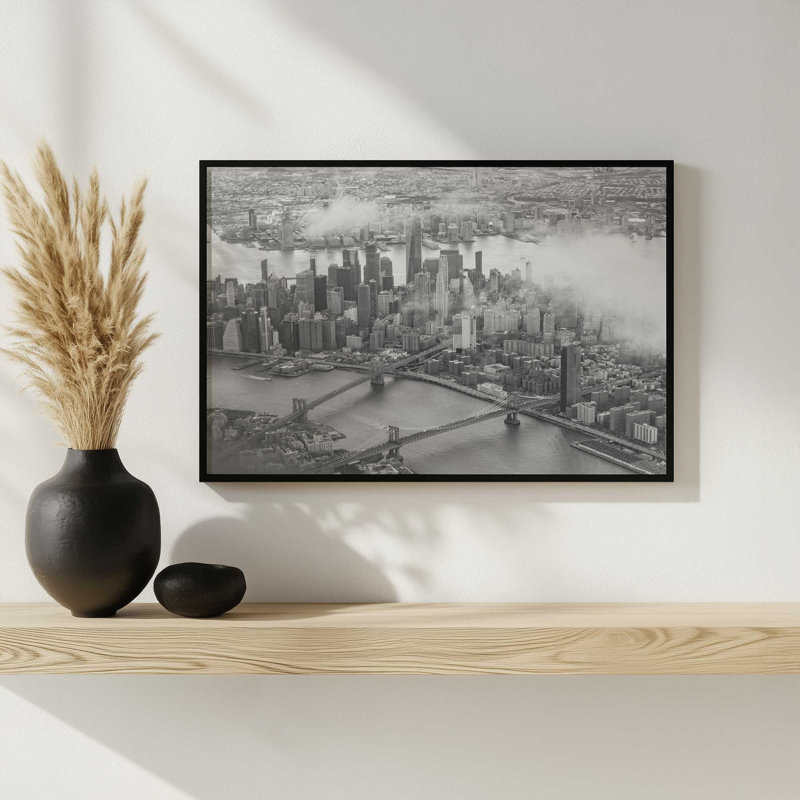 Manhattan par les nuages par Garima Dhawan, reproduction d'art, H 30 po x l 40 po, Doré