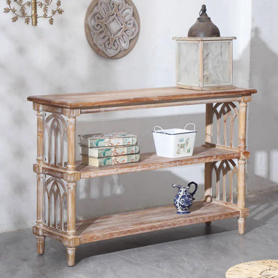 Console rustique à 3 niveaux avec style gothique
