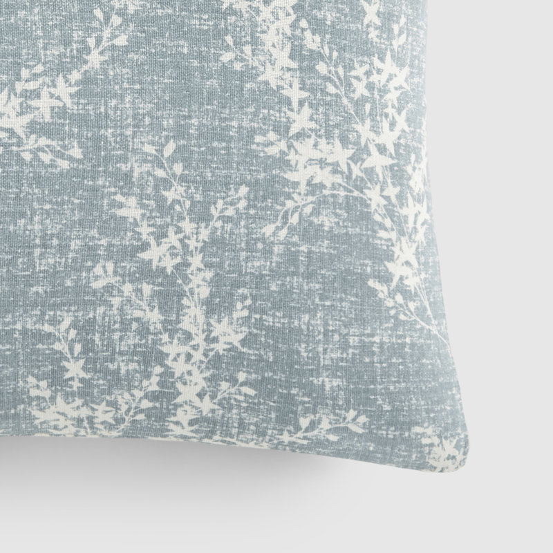 Coussin floral en coton Floral Willow (20 po x 20 po), Bleu