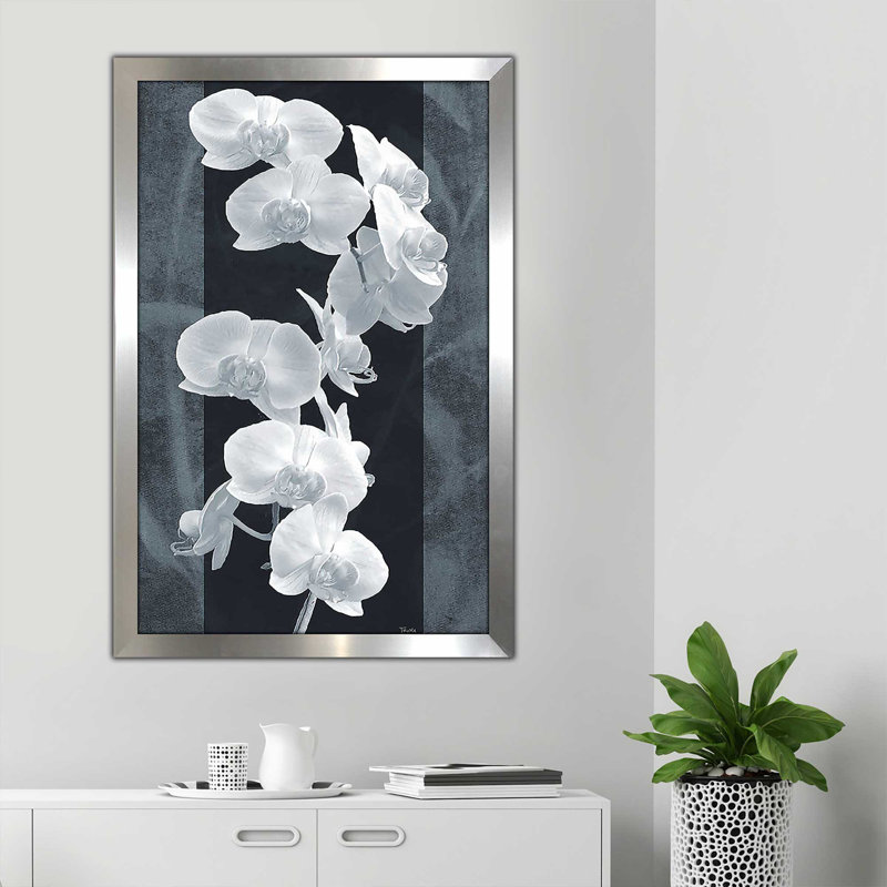 Orchidée opulence I par Katrina Craven - impression, Encadrement argenté, H 39,5 po x l 27,5 po x P 0,75 po