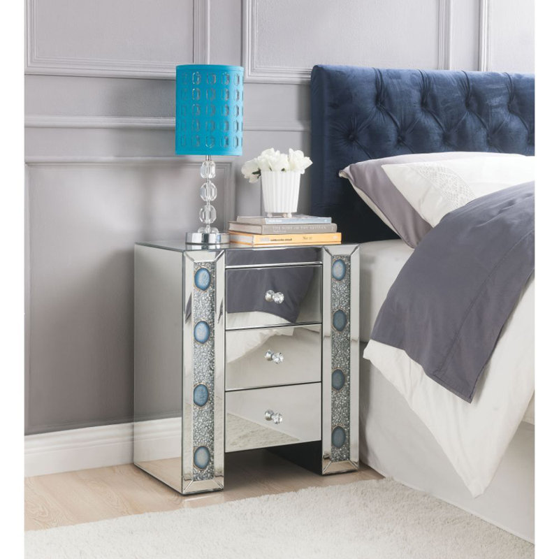 Table de bout à 3 tiroirs avec rangement Sled, H 26 po x l 22 po x P 14 po
