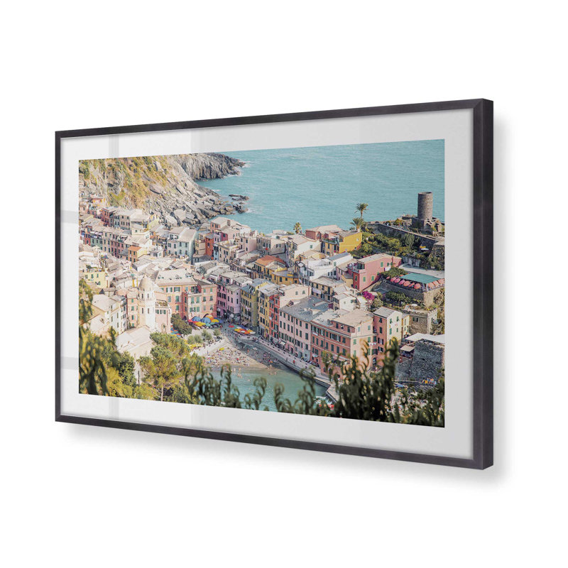 «Coastal Town Views», impression roulée, Cadre en zinc patiné, H 25,25 po x l 37,25 po x P 1,25 po