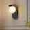 Lampe murale contemporaine contemporaine minimaliste nordique avec base en métal incurvée et abat-jour en verre moderne avec abat-jour en verre noir, noir