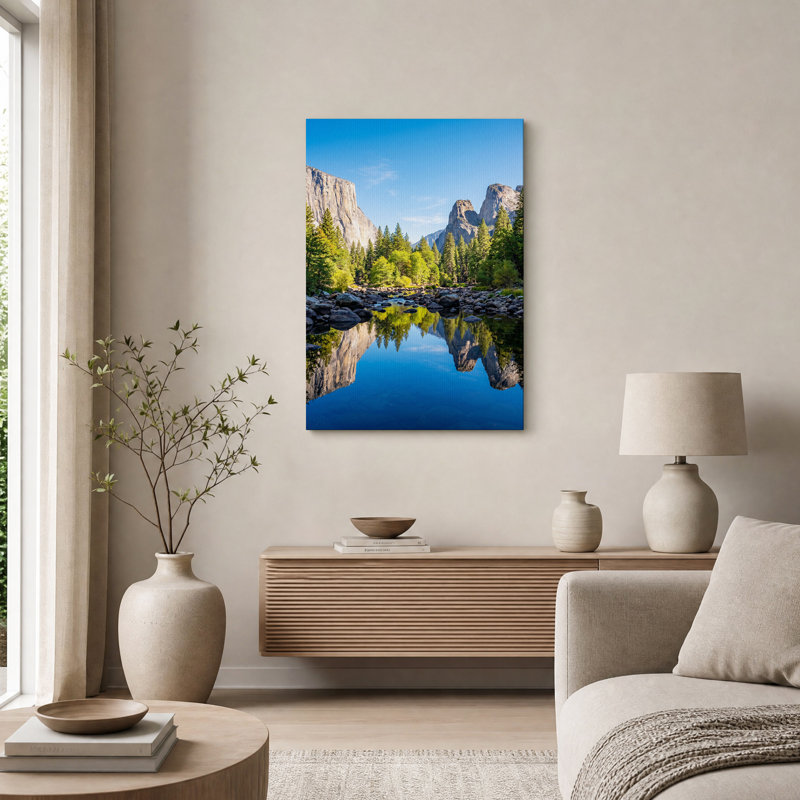 Tableau sur toile représentant des falaises de granit et des reflets sur la rivière, H 36 po x l 24 po