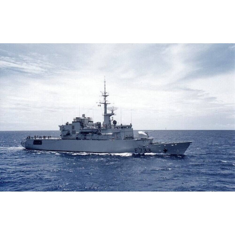 Grande frégate Floreal-class, H 10 po x l 30 po x P 5 po