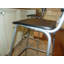 Tabouret beige avec assise en bois