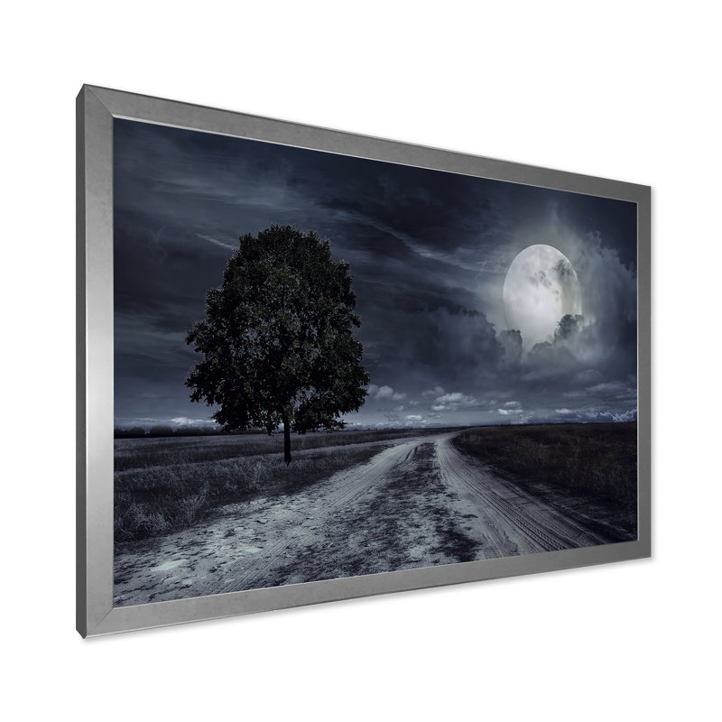Route pavée sous une pleine lune - photographie sur toile, Cadre photo argenté, H 30 po x l 40 po x 1,5 po
