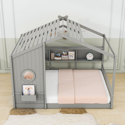 Lit maison en bois avec tablette de rangement