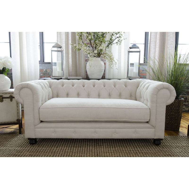 Canapé Chesterfield à accoudoirs roulés de 74 po Fiske