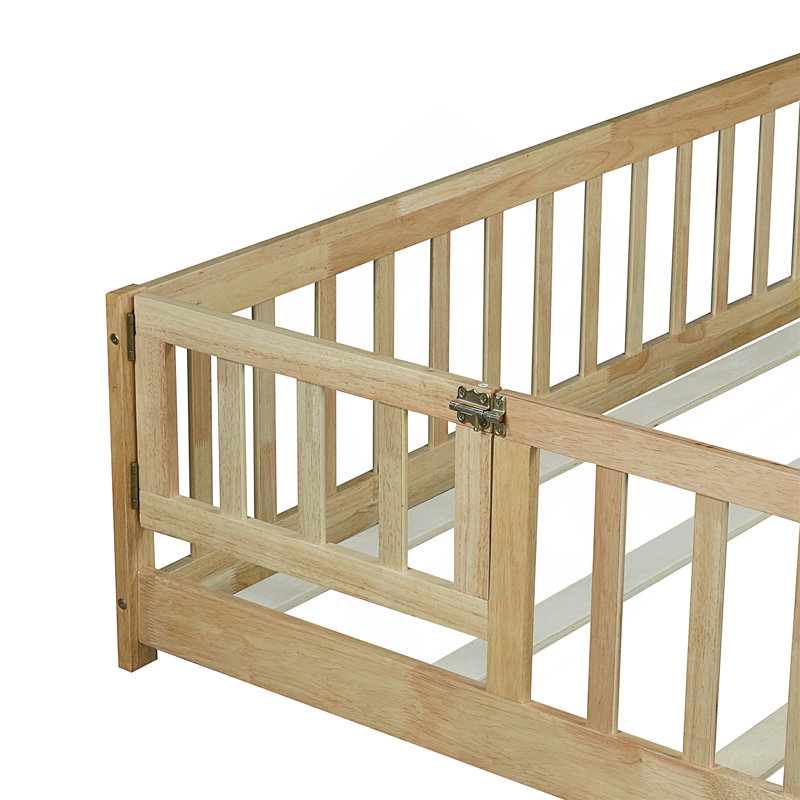 Grands lits multifonctionnels en bois d'hévéa avec clôture de sécurité pour un usage familial