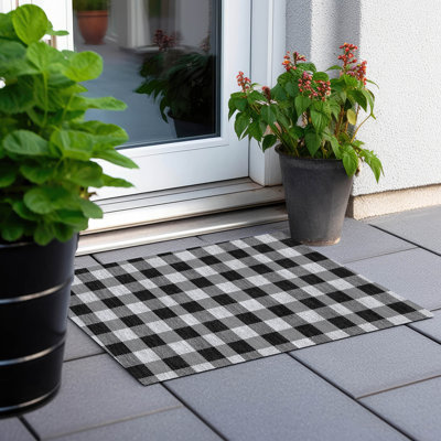Colzie Plaid Indoor / Outdoor Rug