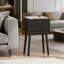 Ensemble de table de chevet Mid-Century moderne avec porte cannelée, pieds en bois massif et table d'appoint compacte
