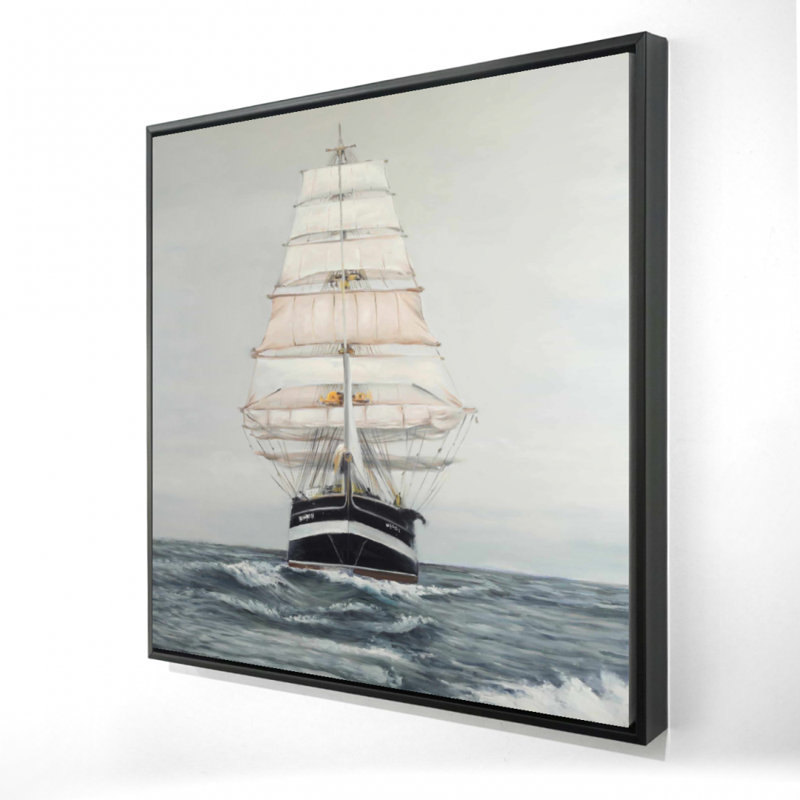 Navire naviguant doucement par temps nuageux | Décor de toile marine encadrée