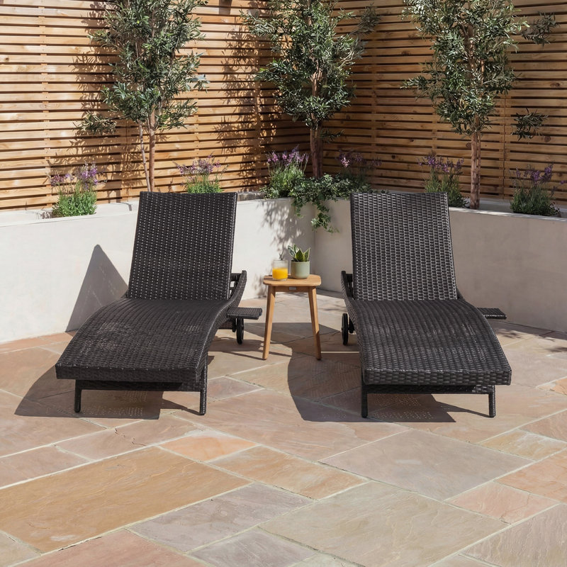 Elegant Outdoor Wicker Chaise Lounge Set Of 2, With Adjustable Backrest, Rolling Wheels, And Pull-Out Side Table For Poolside Relaxation