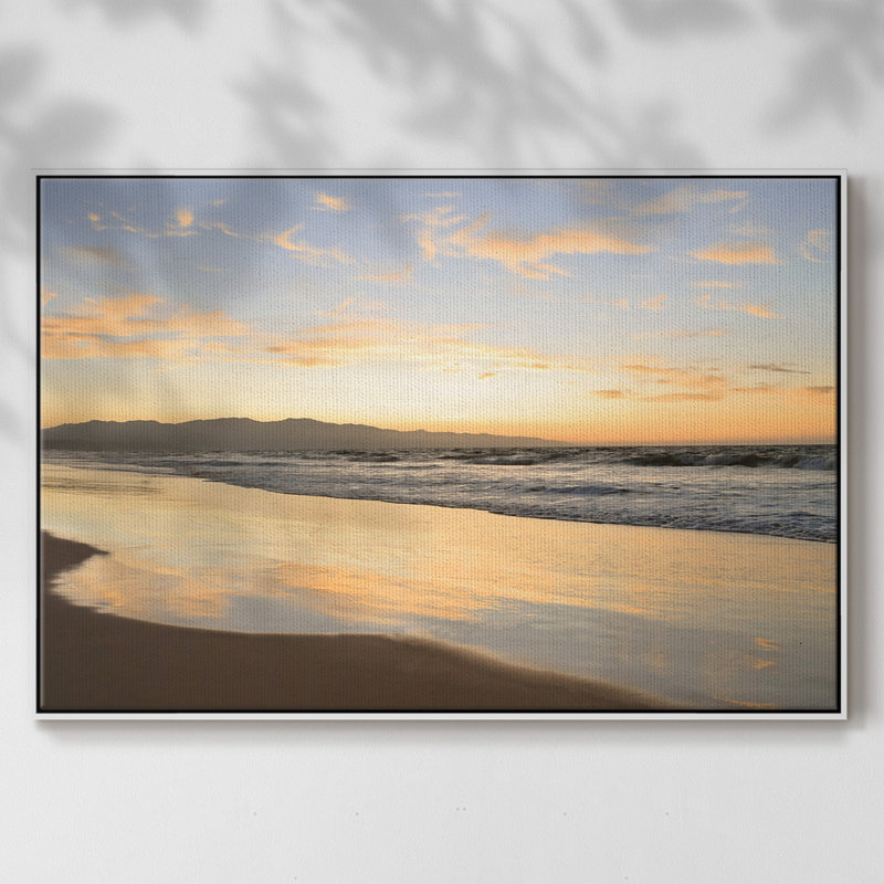 Peaceful Shore, peinture sur toile encadrée, Cadre blanc, H 27 po x l 41 po x P 2 po