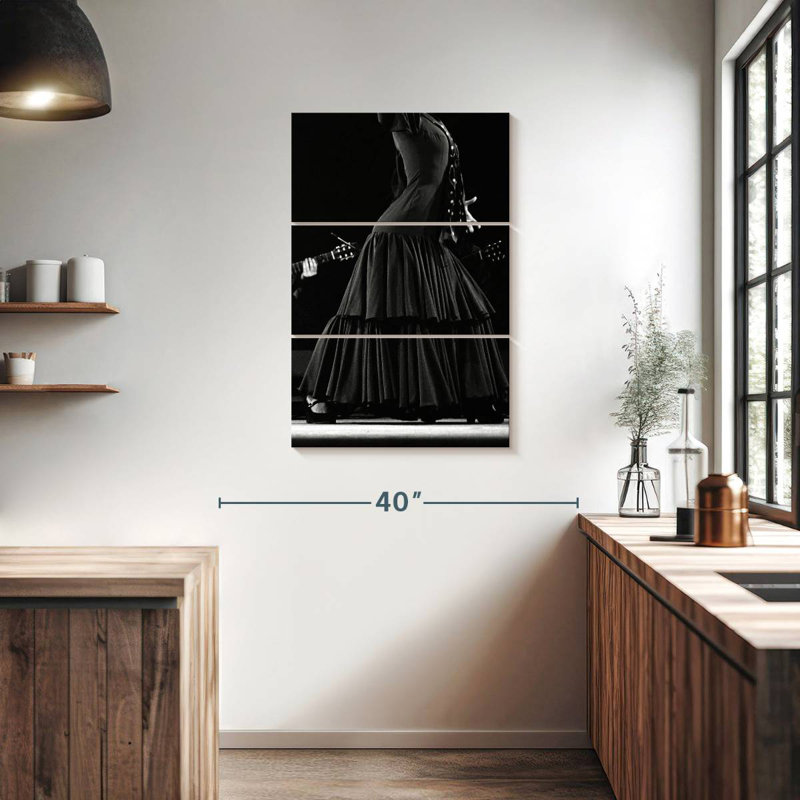 Danse flamenco Enn BW, H 38 po x l 24 po