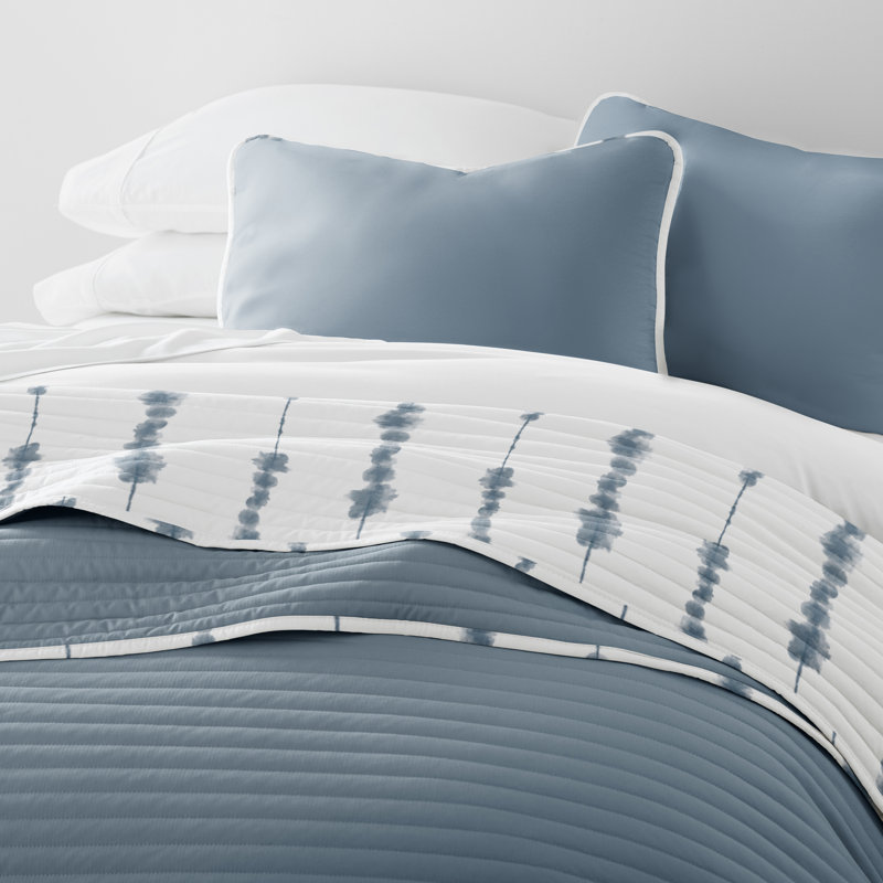 King Navy Blue Reversible Microfiber Quilt Set with Shams