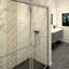 Portes de douche coulissantes en verre trempé lisse avec élégance chromée pour salles de bain modernes