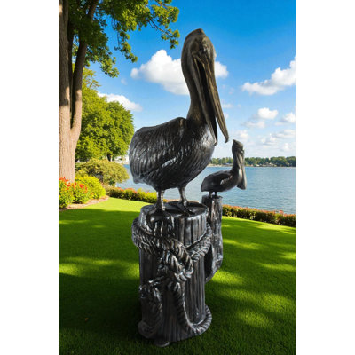 Statue géante en aluminium Mama Pelican avec bébé pélican sur poteau 40 po x 33 po x H 78 po