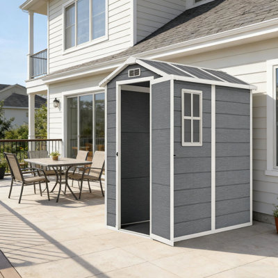 Remise extérieure avec accès à double porte pour faciliter la récupération de l'équipement, le confort intérieur de la fenêtre et de l'évent, fabriquée en aluminium polypropylène de couleur grise, avec des clés de verrouillage de jardin l 51,6 po x P 73,2 po H