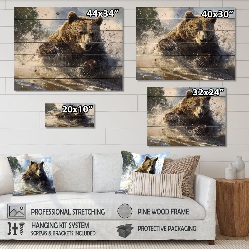 Ours qui court dans la rivière I - impression sur bois d'ours - sur bois de pin naturel, H 34 po x l 44 po x P 0,78 po