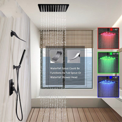 Douche murale contemporaine avec finition chromée brillante et douchette réglable