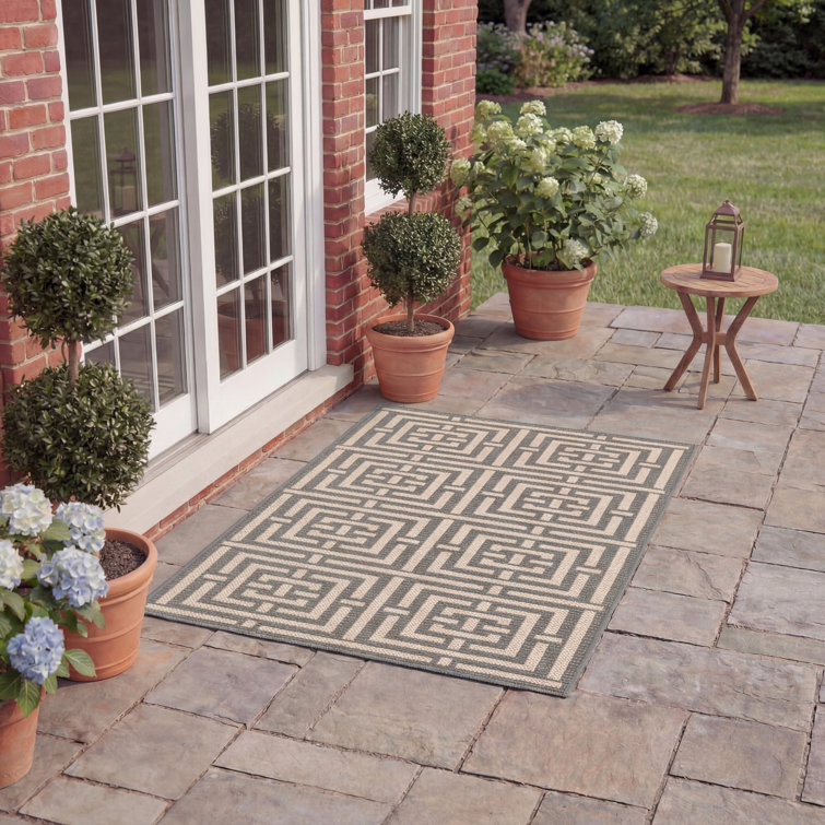 Arneshia Geometric Grey/Cream Indoor/Outdoor Area Rug