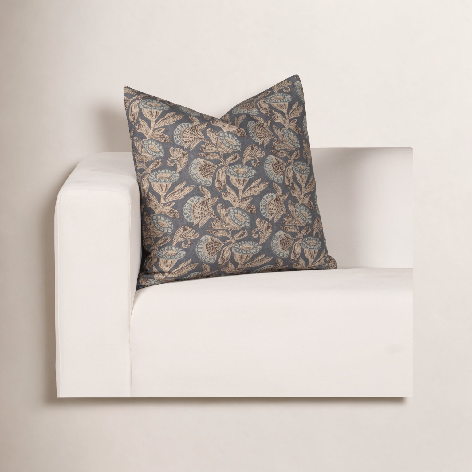 Buchan Henna 20" Feather Throw Pillow, Black