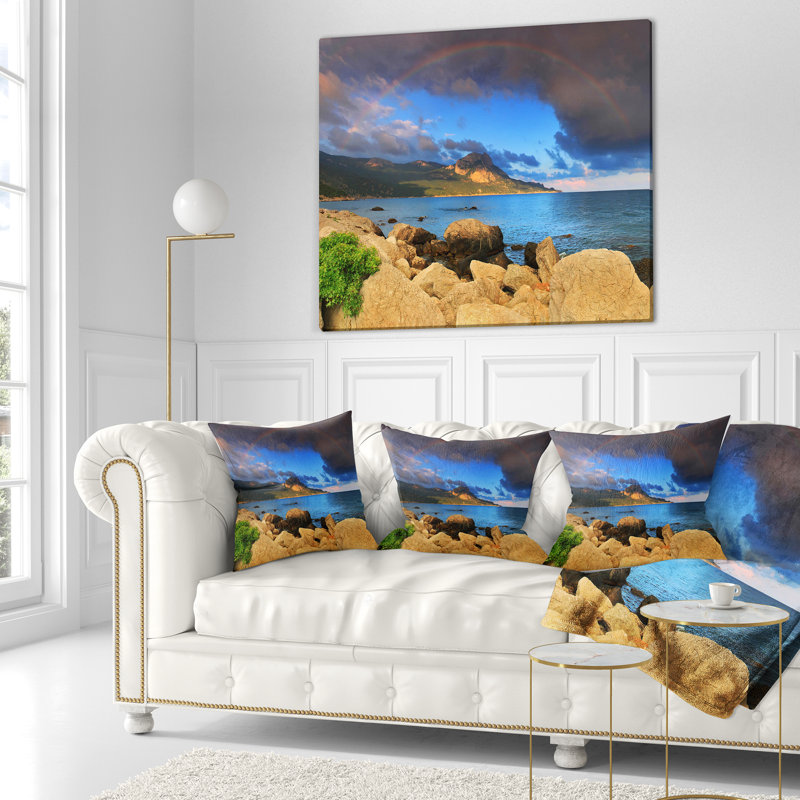 Oreiller en arc-en-ciel seascape over the ocean bay, 16 po x 1 po, Coussin décoratif
