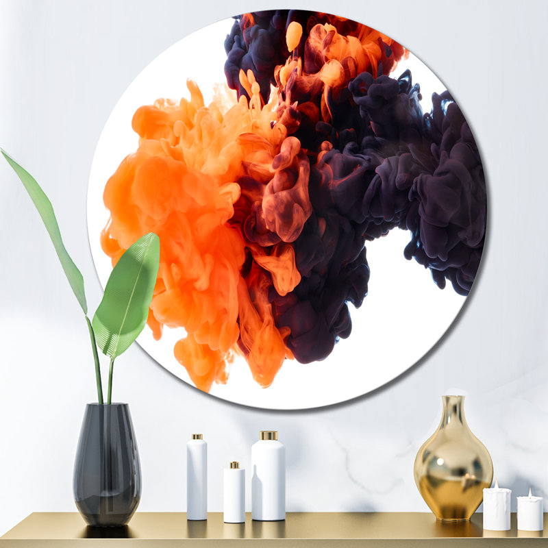 Orange et noir dansant des nuages d'encre - art mural moderne en cercle métallique, H 36 po x l 36 po x P 1 po