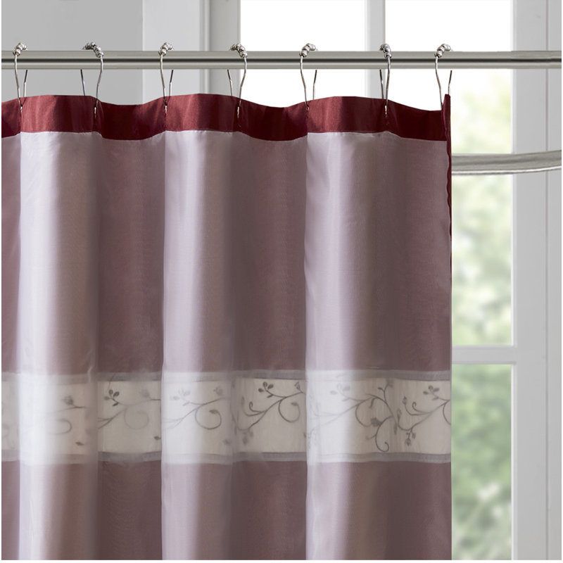 Rideau de douche brodé à motif floral