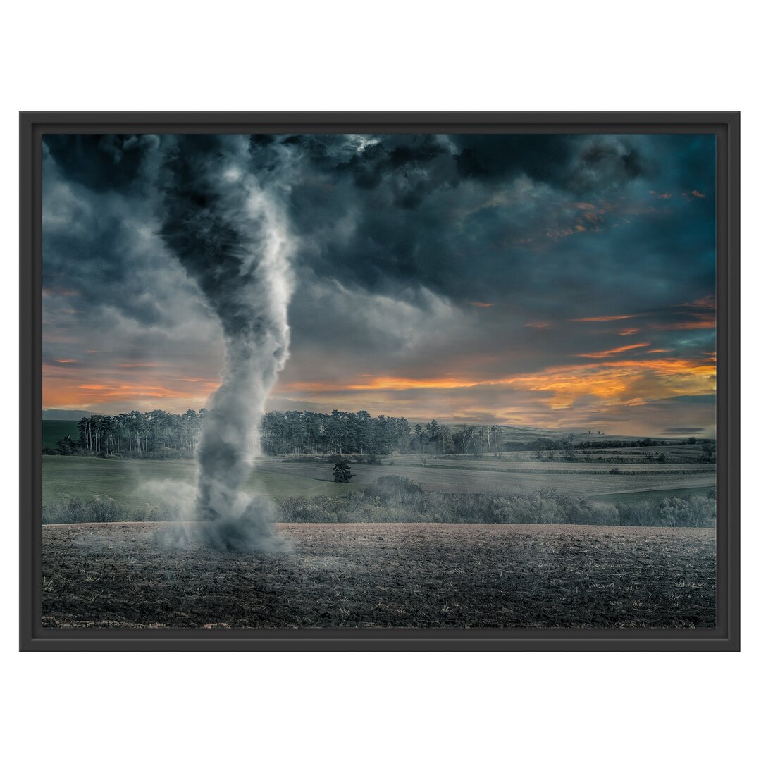 Schwarzer Tornado im Feld Gerahmter Kunstdruck