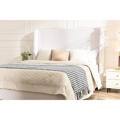 Élégant très grand lit avec tête de lit tapissier somptueuse de 54 po - structure en métal, décoration de chambre à coucher, sommier requis, styles d'assemblage facile