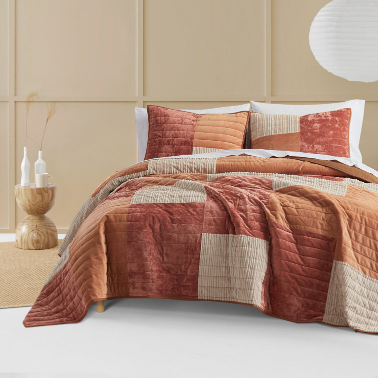 Azell Velvet Reversible 4 Piece Flannel Quilt Set Wade Logan Color: Gold Caramel/Beige/Rust Red, Size: King Quilt + 4 Additional Pieces