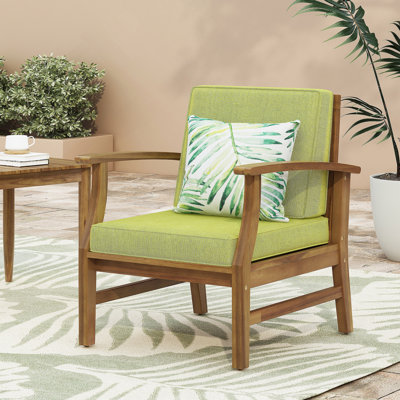 Fauteuil club de patio exquis pour la détente en plein air, conçu pour un confort supérieur et un attrait esthétique dans n'importe quel environnement extérieur.