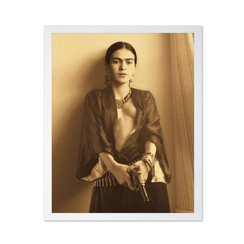 Frida Kahlo tenant une arme à feu, Poster, 24"H x 32"W, White Framed