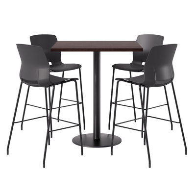 Ensemble repas pour 4 personnes à hauteur de bar