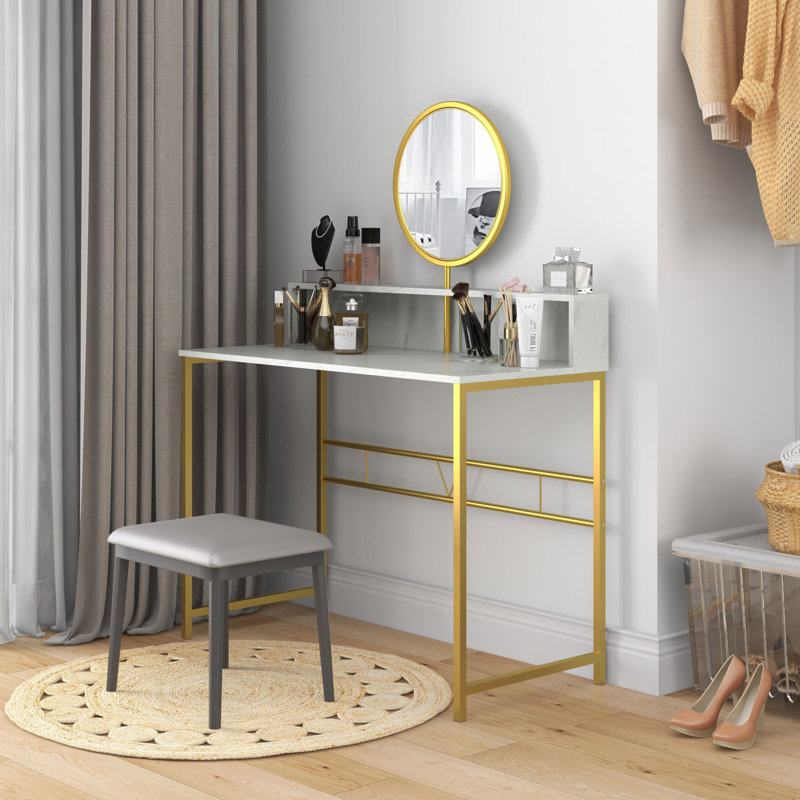 Bureau de maquillage de coiffeuse moderne avec miroir, coiffeuse avec rangement ouvert, finition en faux marbre et structure en acier pour la chambre à coucher