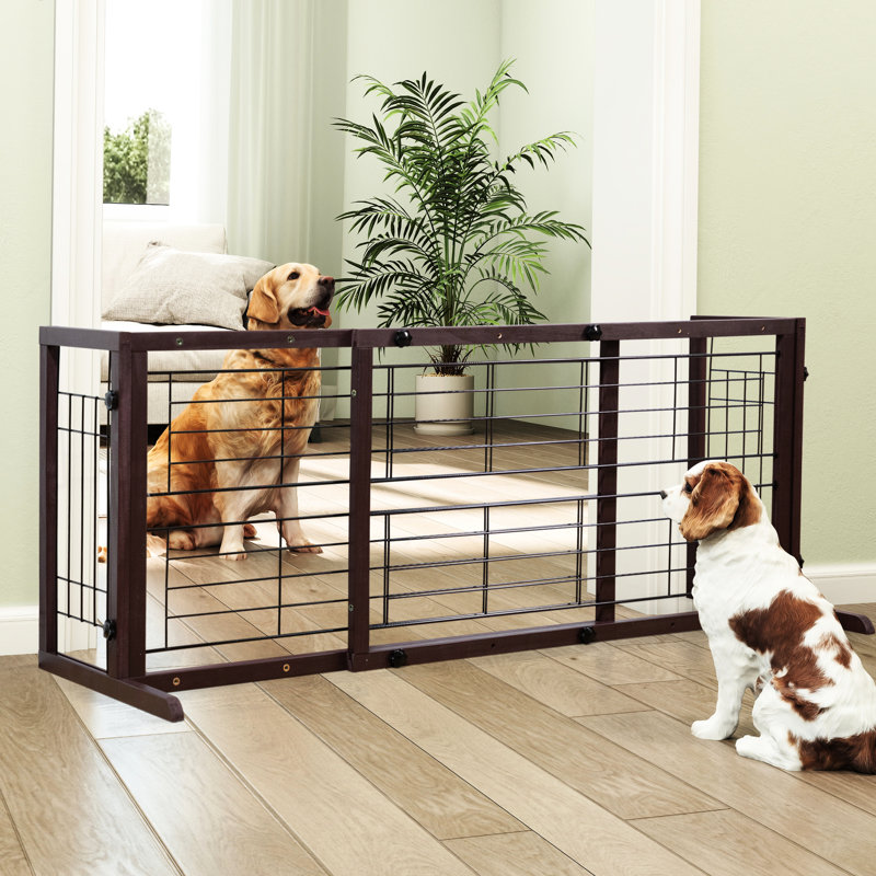 Barrière d'intérieur autoportante en pin pour chien pour portes et escaliers de 38 à 71 po, grillage métallique, solution fonctionnelle de confinement stable pour animaux de compagnie