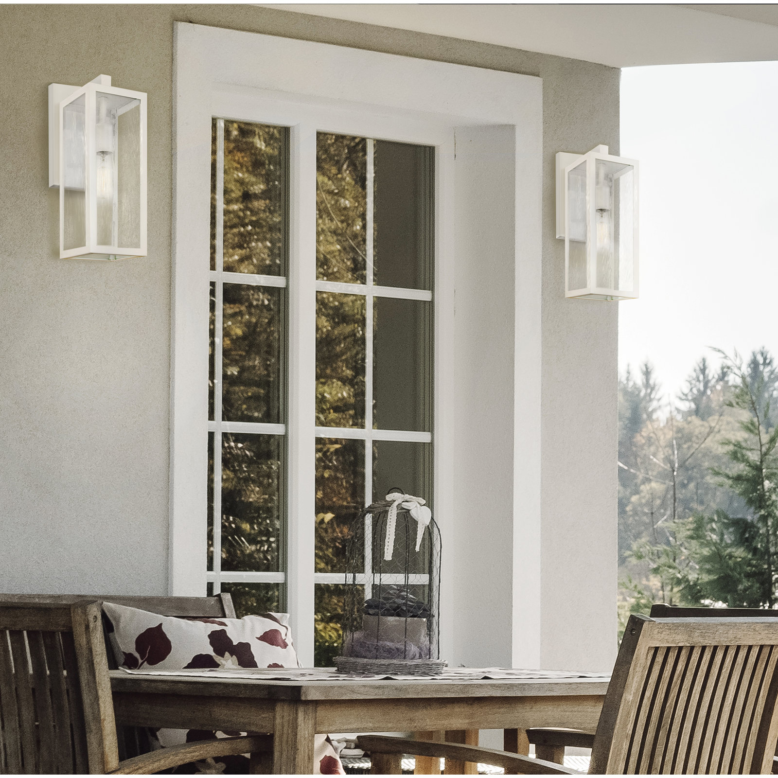 Chen Outdoor Wall Lantern