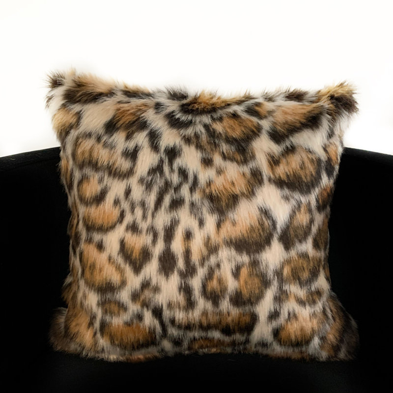 Coussin imprimé animal en fausse fourrure Tiger, 26 po x 26 po