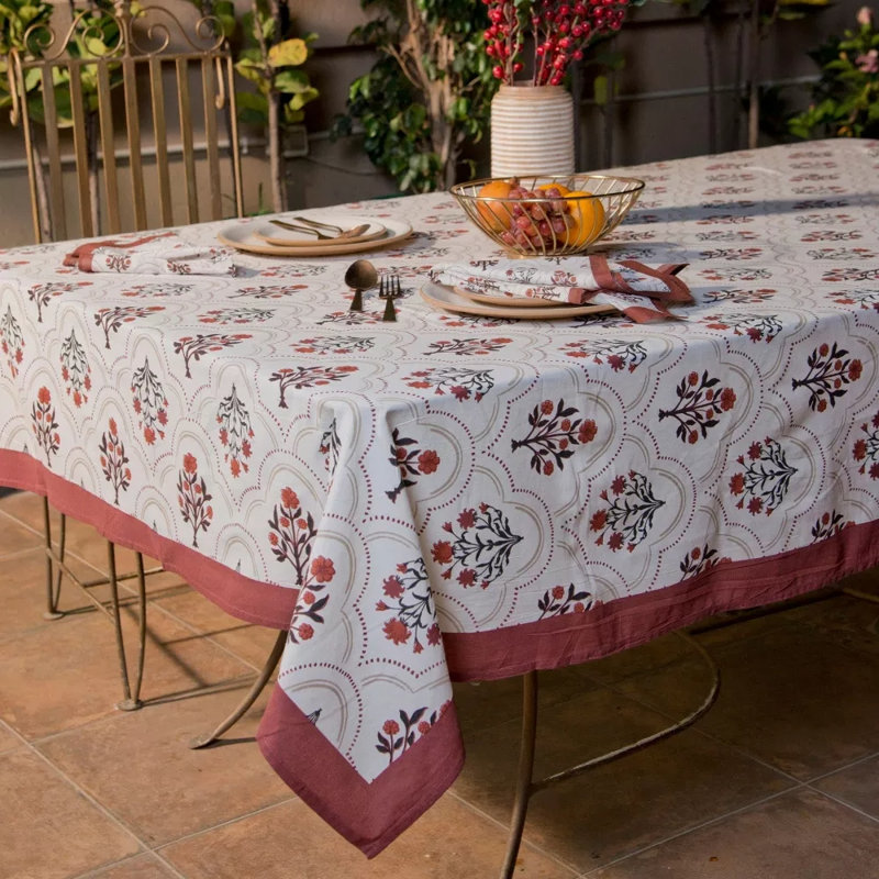 Nappe Gulnaar à imprimé floral rouille et bourgogne, 100 % coton, 142 x 224 cm, L 56 po x l 88 po