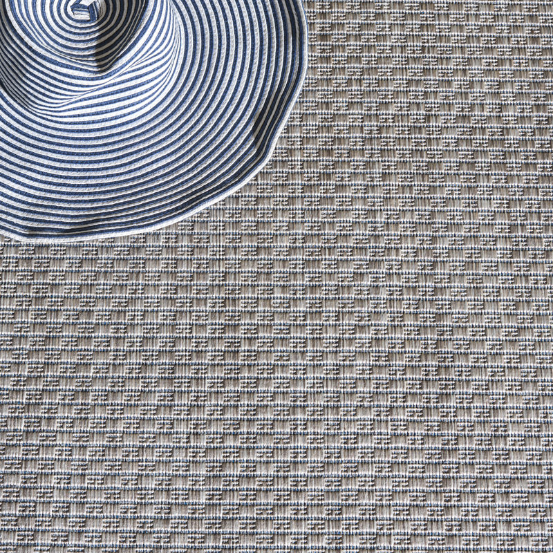Courtyard Power Loom Performance No Pattern Indoor Rug, 6'-7" x 6'-7" Round